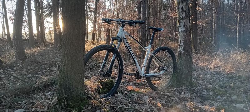Málo jetý Apache Hawk A5 na Shimano Deore, 29", velikost L, servisované, s papíry, 50 % původní ceny
