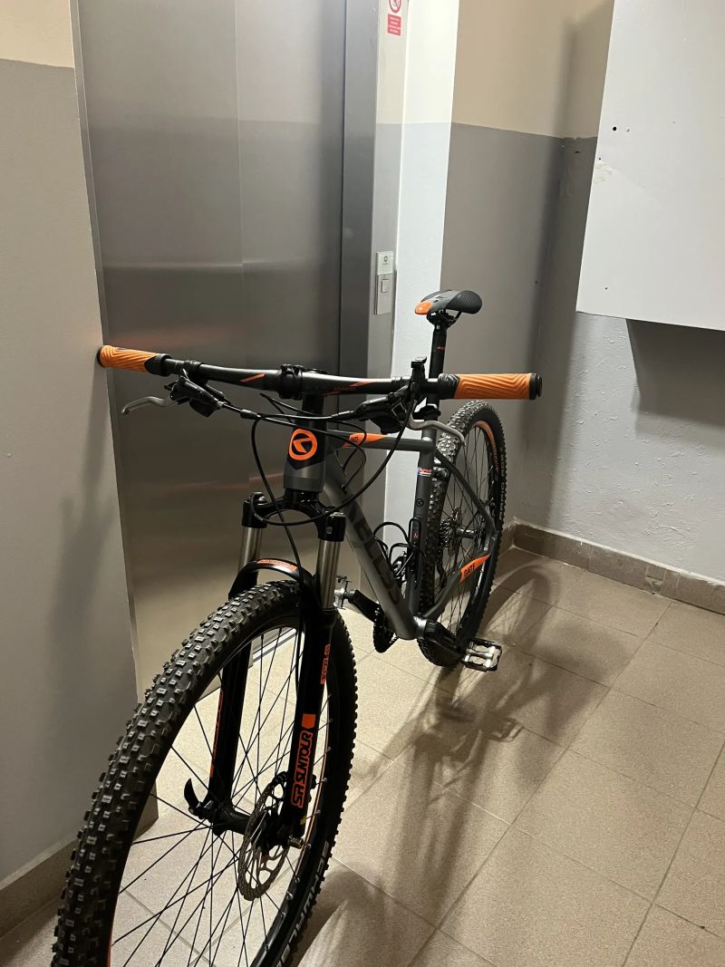 zánovní Kellys Gate 30 29”, Shimano XT, pevné osy