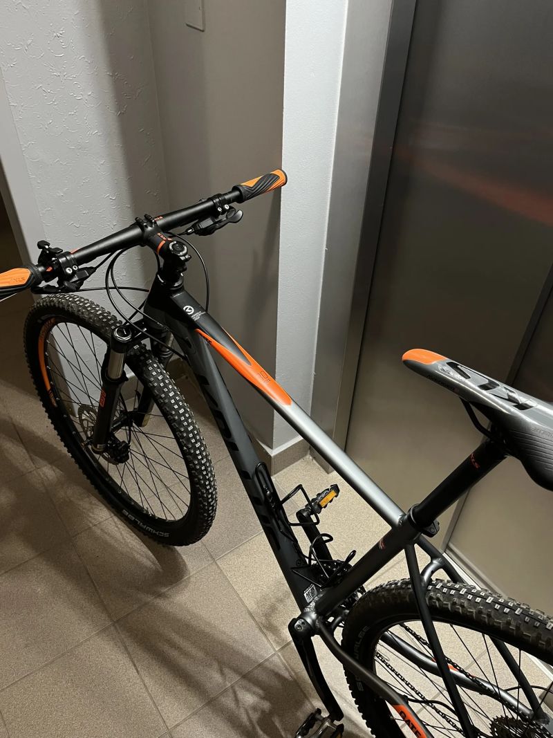 zánovní Kellys Gate 30 29”, Shimano XT, pevné osy