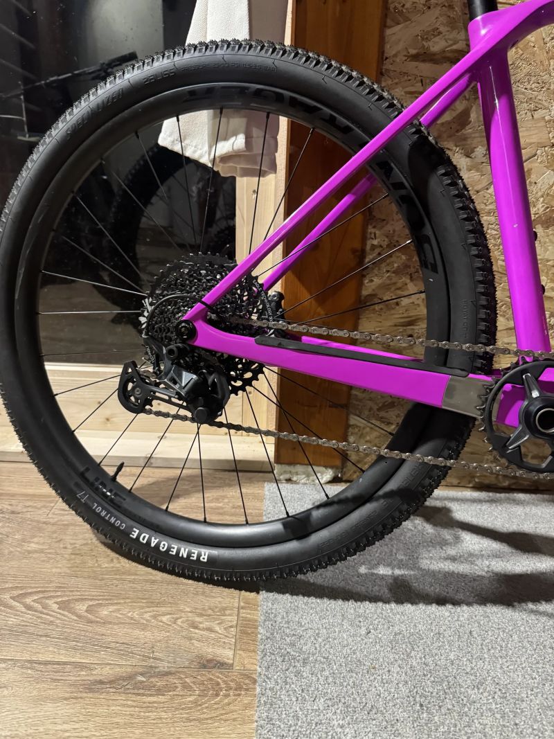 SLEVA - Canyon Exceed CF6 (KARBON KOLA) 