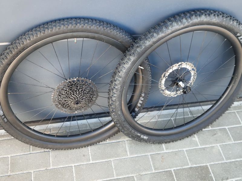 Karbonova kola Nextie + DT 240