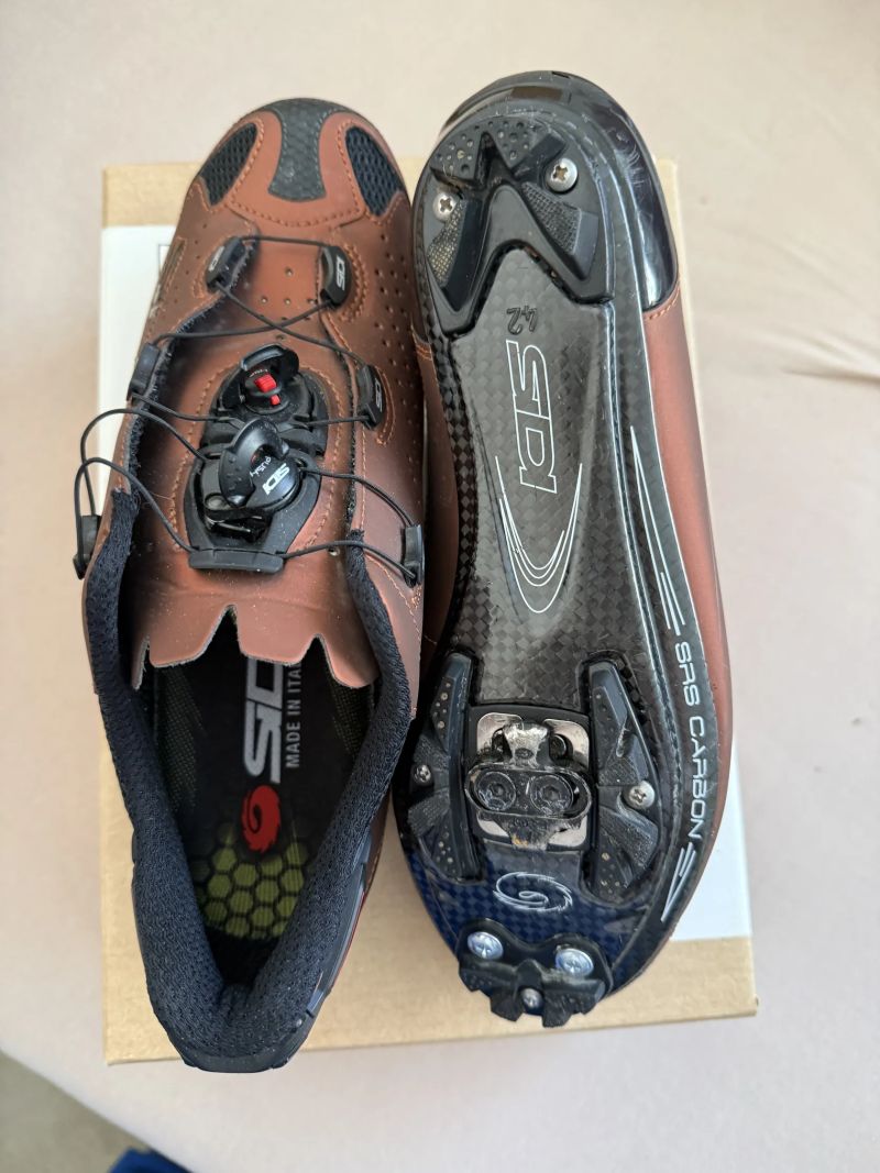 Prodám skoro nejeté tretry