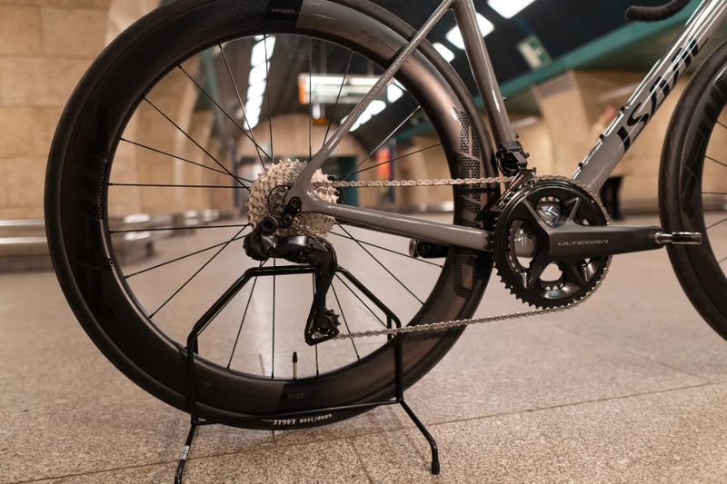 ISAAC Element, Ultegra Di2, FFWD Ryot 55, vel. 56 (nové kolo)