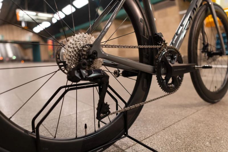 ISAAC Element, Ultegra Di2, FFWD Ryot 55, vel. 56 (nové kolo)