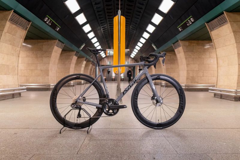 ISAAC Element, Ultegra Di2, FFWD Ryot 55, vel. 56 (nové kolo)