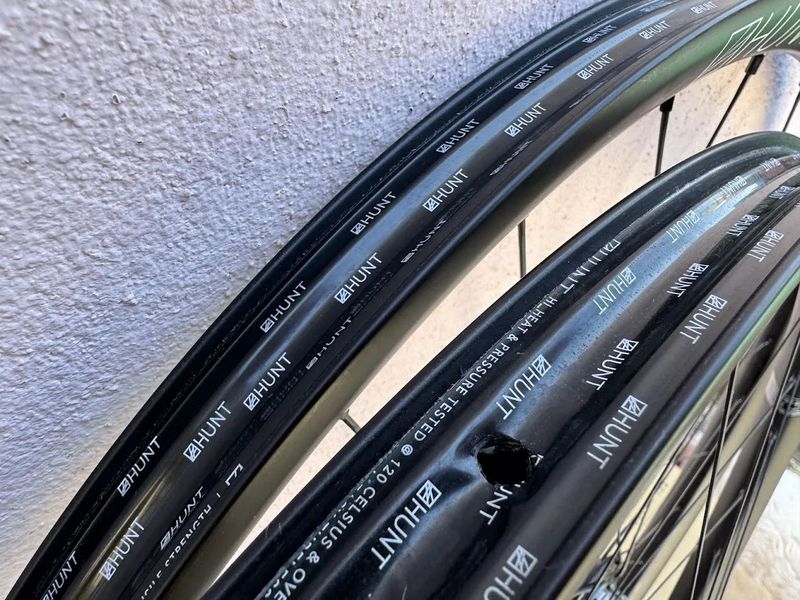 HUNT 650B Adventure Carbon Disc Wheelset Gravel