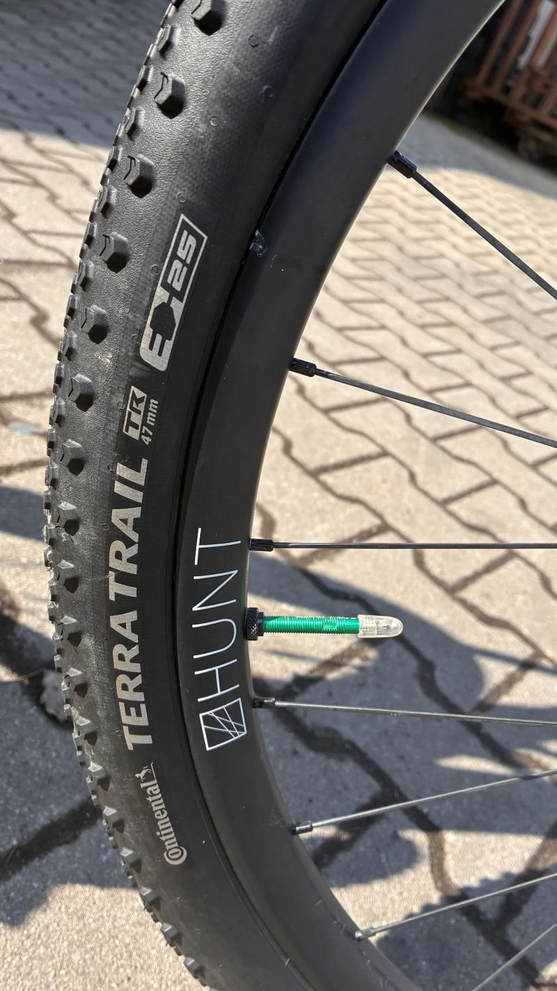 Kola HUNT 27,5 + pláště + kotouče 160 mm