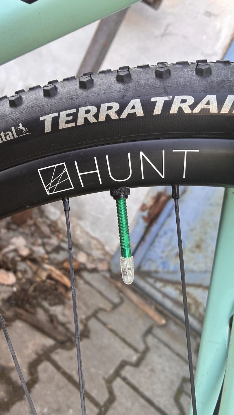 Kola HUNT 27,5 + pláště + kotouče 160 mm
