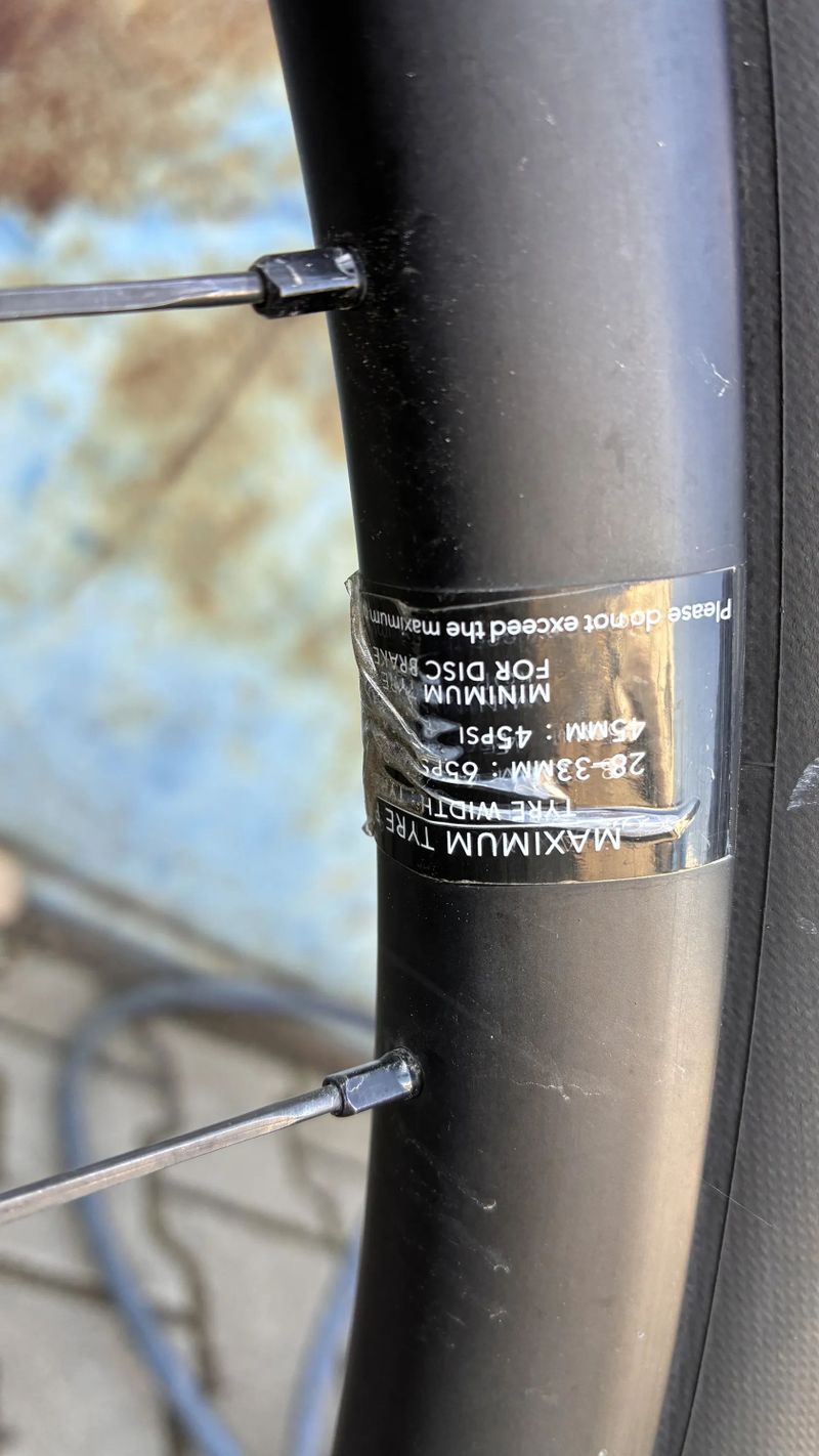 Kola HUNT 27,5 + pláště + kotouče 160 mm