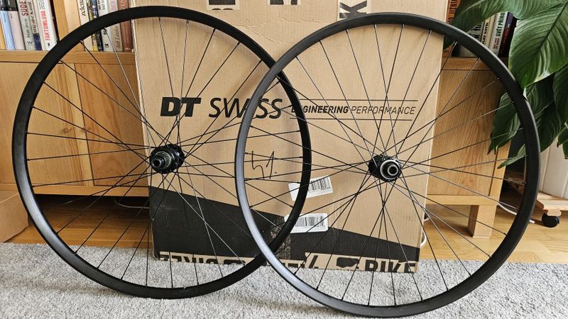 Nová zapletená kola: 29" Shimano SHL28OS z carbon kola BMC