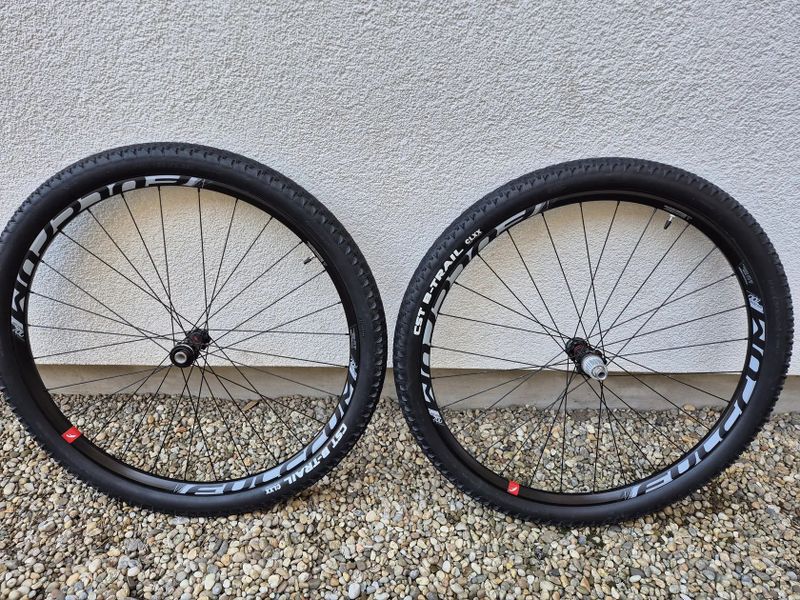 Zapletená kola Fulcrum RED ZONE 700 