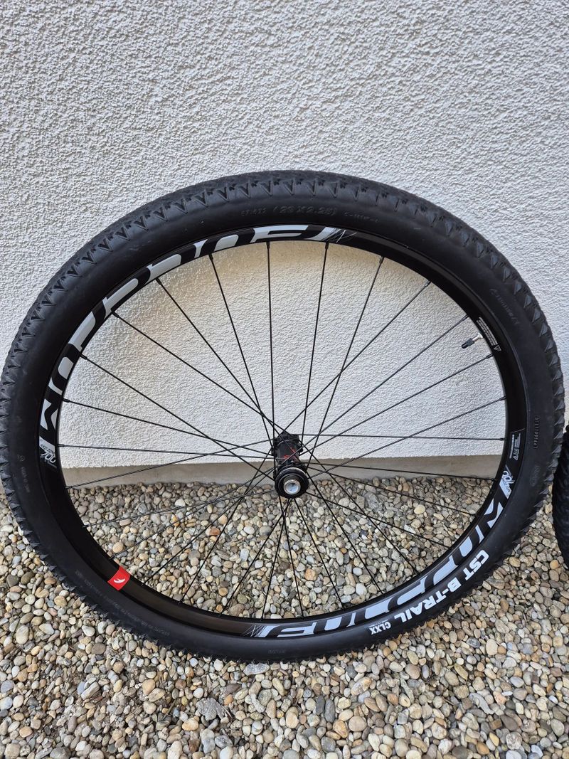 Zapletená kola Fulcrum RED ZONE 700 