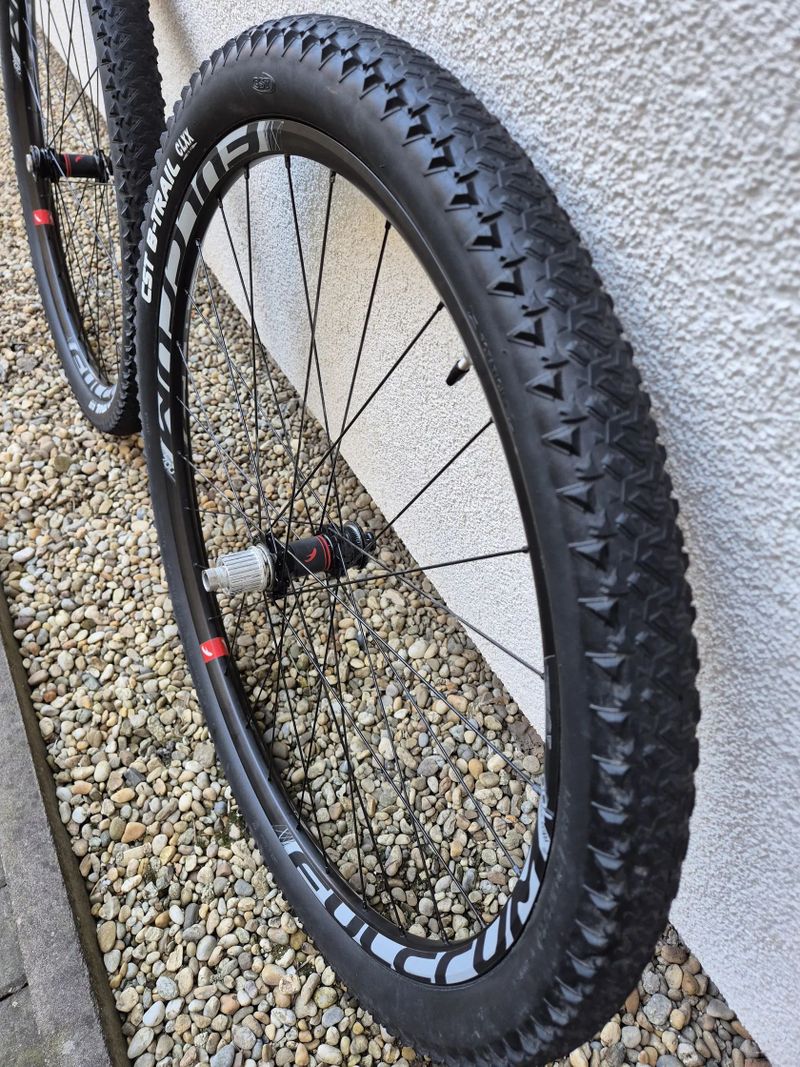 Zapletená kola Fulcrum RED ZONE 700 