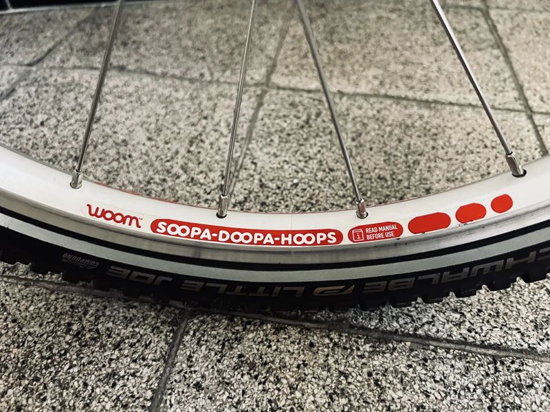 PRODÁM WOOM 4 - k tomu zdarma sada nových blikaček (přední + zadní)