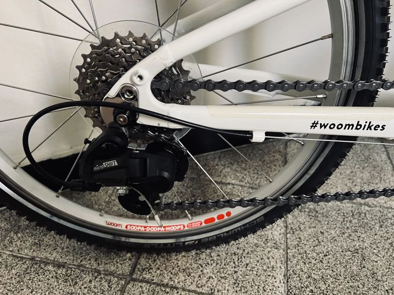 PRODÁM WOOM 4 - k tomu zdarma sada nových blikaček (přední + zadní)