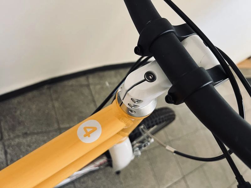 PRODÁM WOOM 4 - k tomu zdarma sada nových blikaček (přední + zadní)