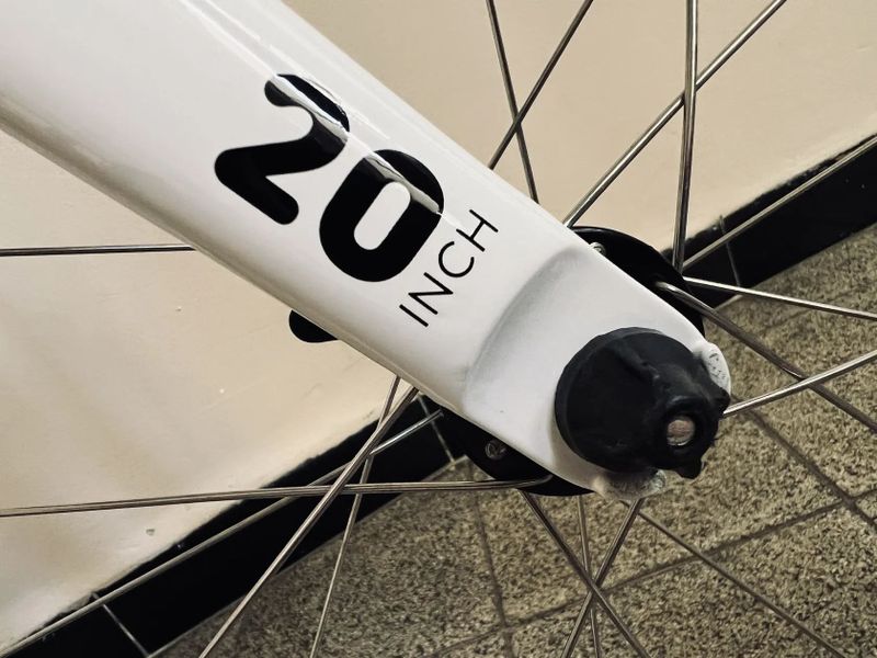 PRODÁM WOOM 4 - k tomu zdarma sada nových blikaček (přední + zadní)