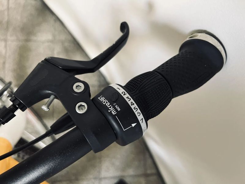 PRODÁM WOOM 4 - k tomu zdarma sada nových blikaček (přední + zadní)