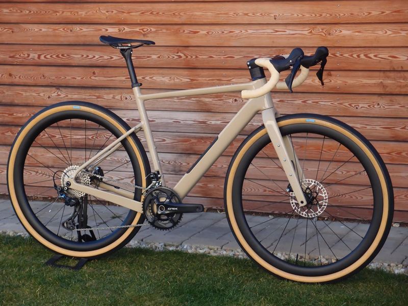 Carbon Gravel Custom Cappuccino 2026, GRX 810 2x11, M/L (175-185cm), 8kg