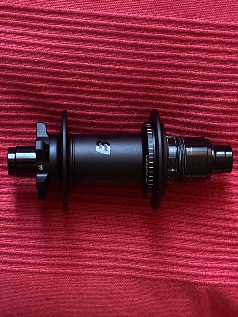 NOVÝ NÁBOJ BONTRAGER ELITE Boost Ořech Sram XD