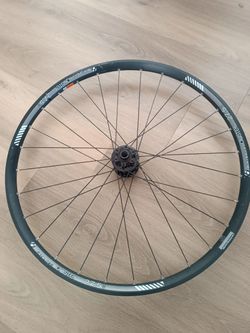 Zapletené kolo Bontrager Duster 27,5/650B