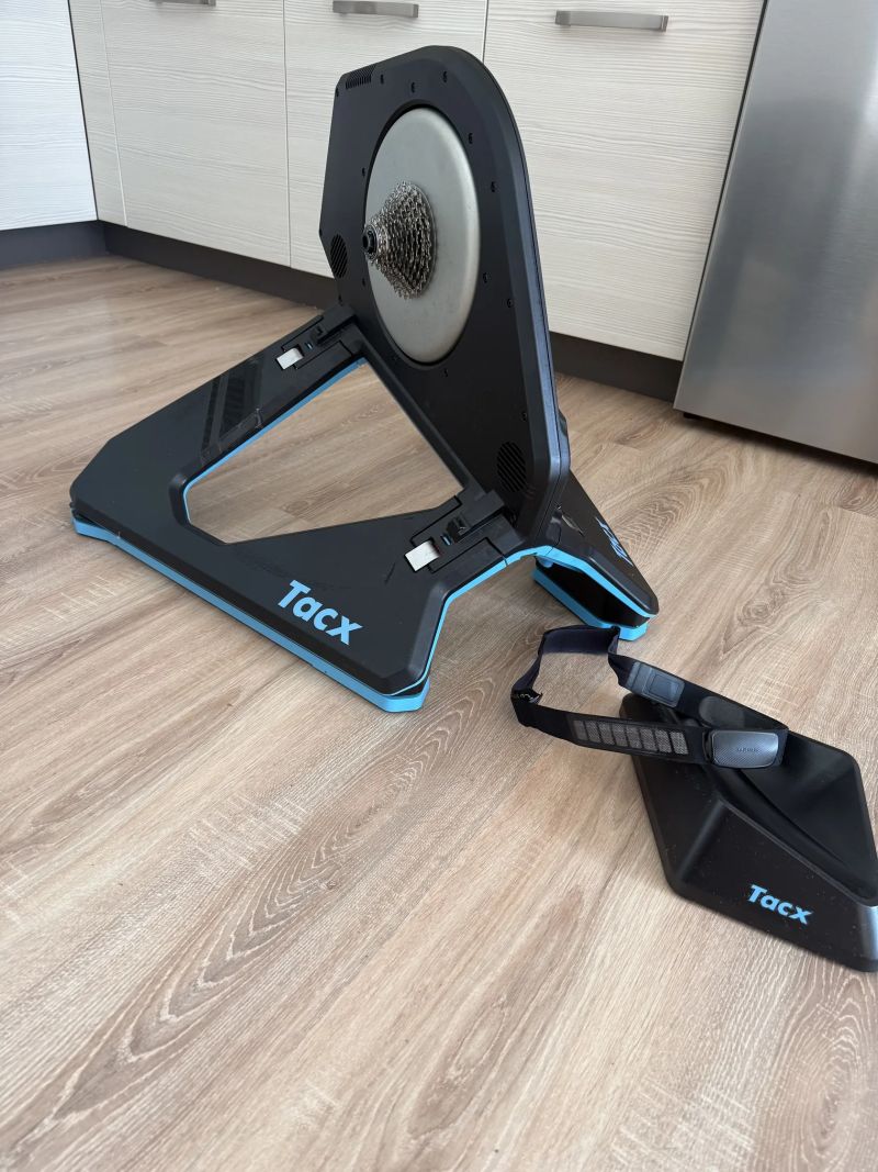 Tacx Neo 2T Smart Promotional Bundle