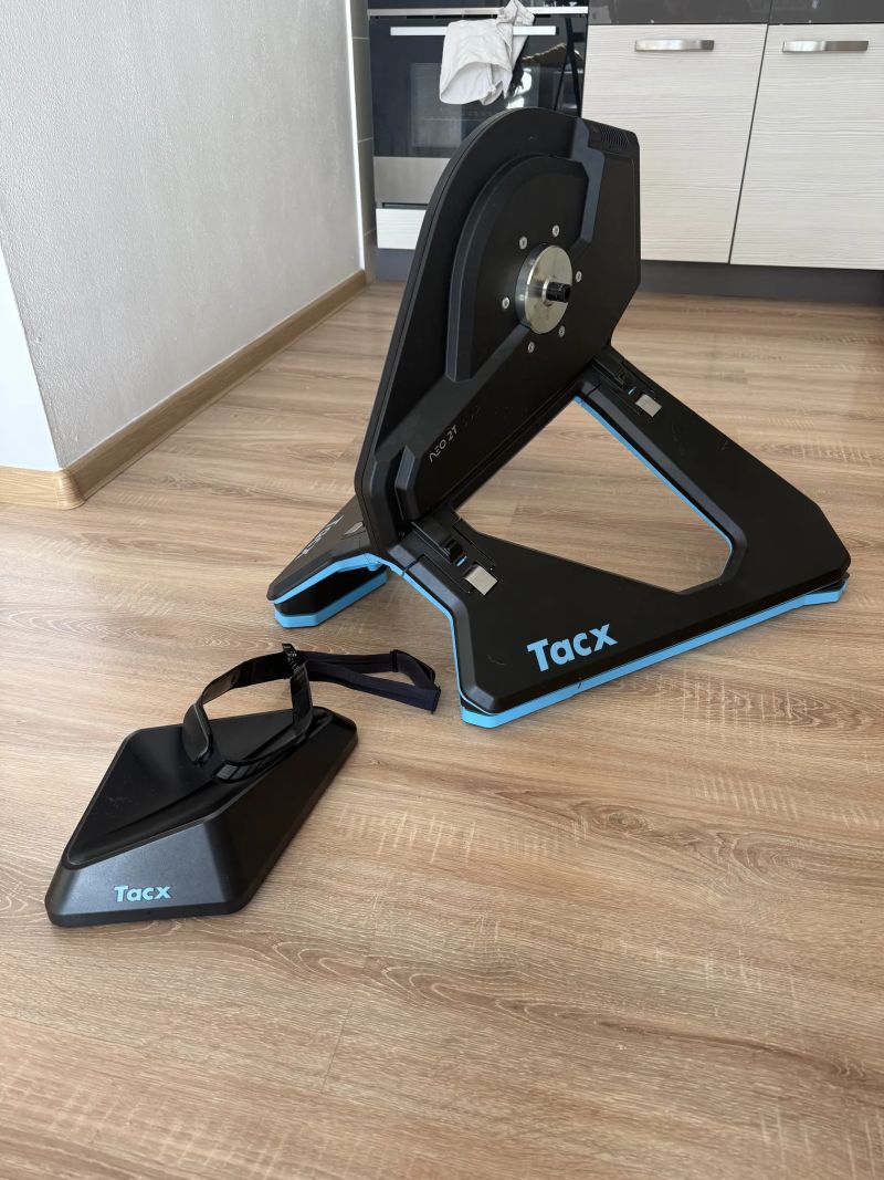 Tacx Neo 2T Smart Promotional Bundle