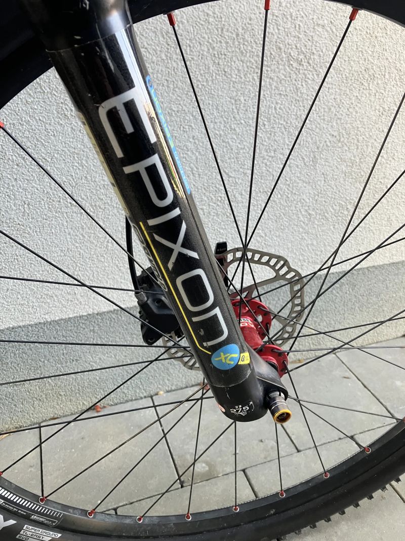 Juniorské karbonové kolo s teleskopkou