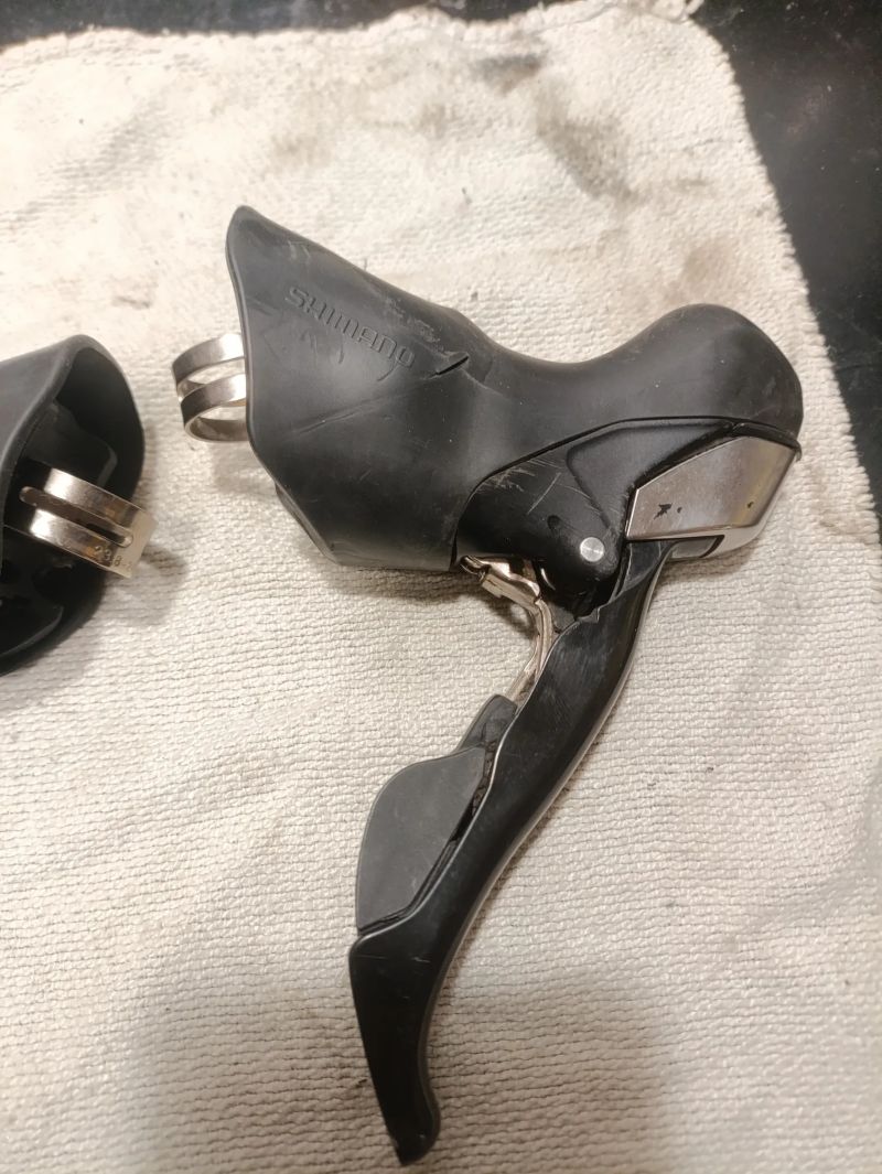 Řadící a brzdové páky Shimano 105 ST 5700