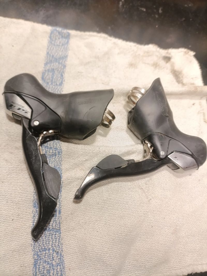 Řadící a brzdové páky Shimano 105 ST 5700