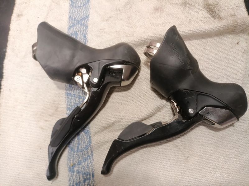 Řadící a brzdové páky Shimano 105 ST 5700