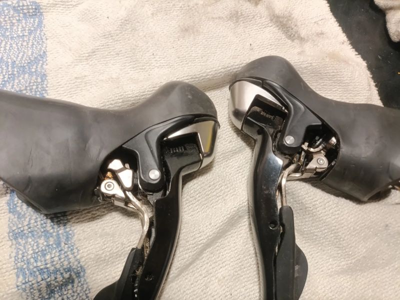 Řadící a brzdové páky Shimano 105 ST 5700