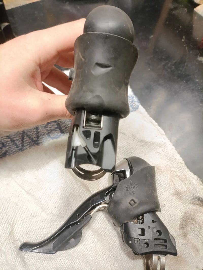 Řadící a brzdové páky Shimano 105 ST 5700