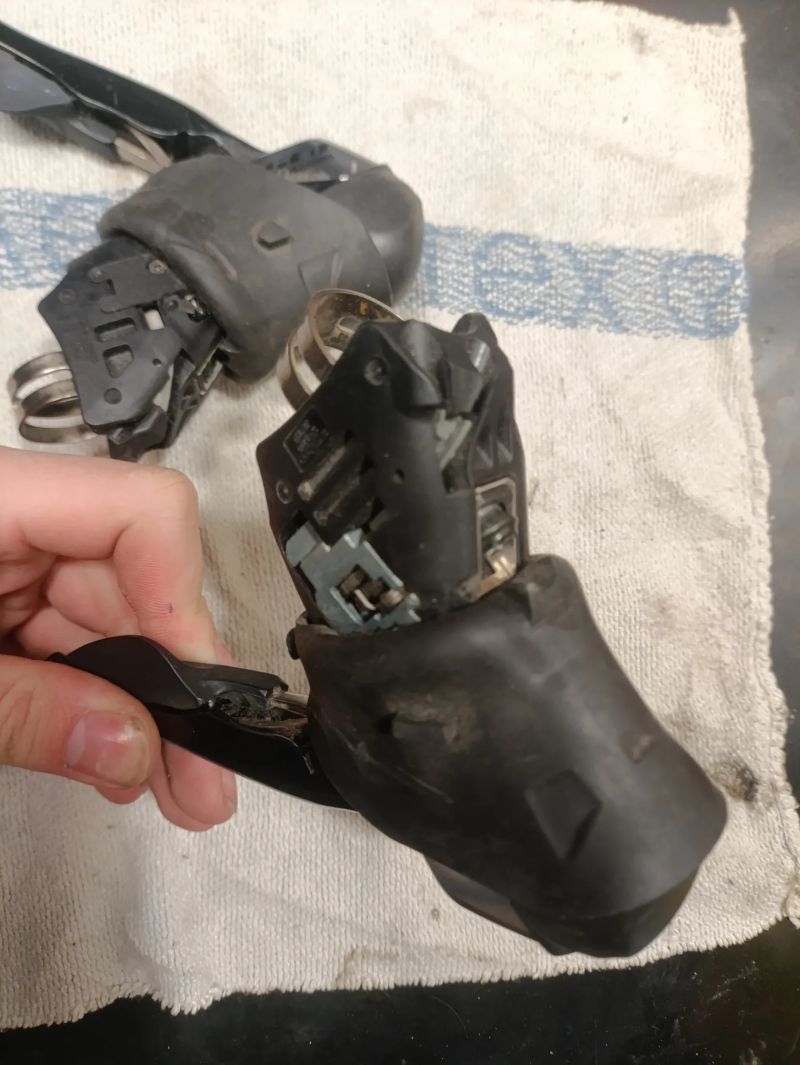 Řadící a brzdové páky Shimano 105 ST 5700