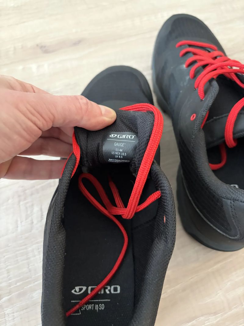 Cyklistické tretry Giro Gauge Black/Bright Red vel 44