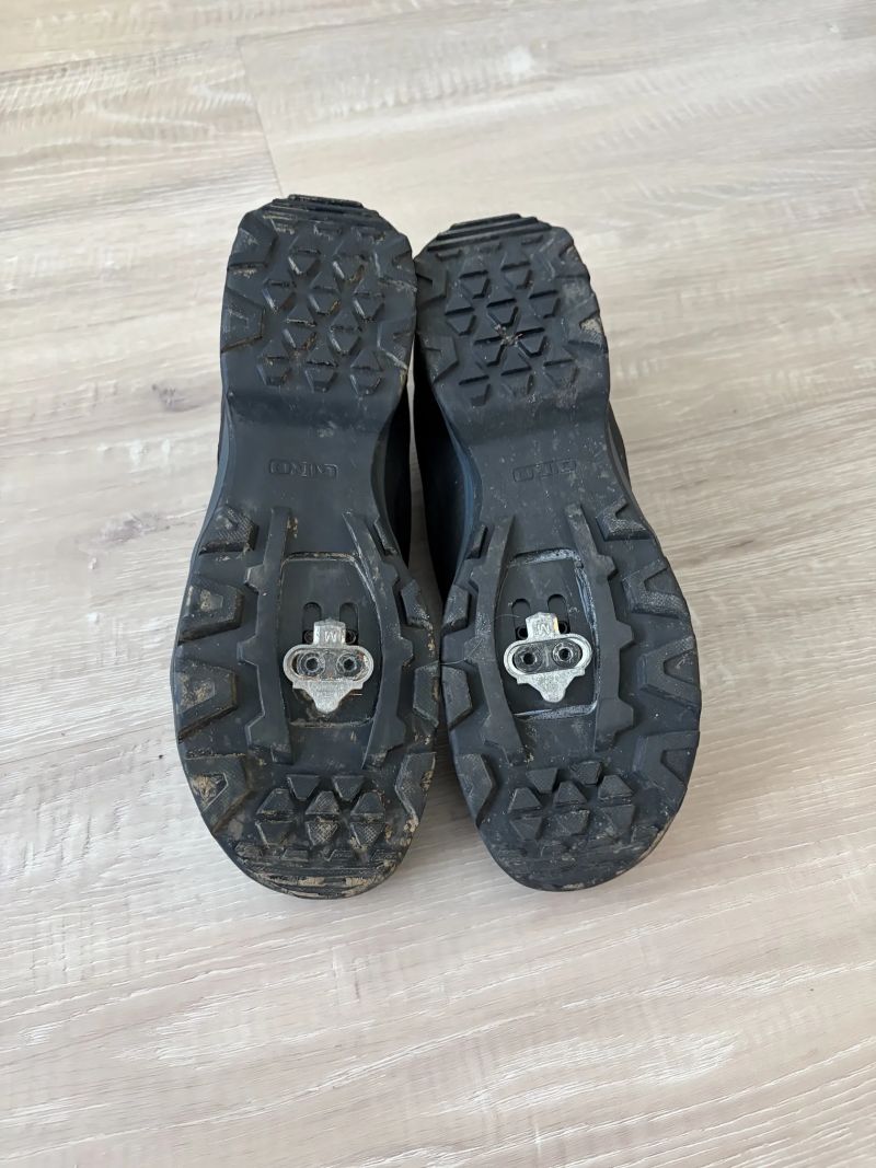 Cyklistické tretry Giro Gauge Black/Bright Red vel 44