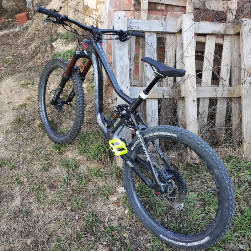 Knolly Warden 4byfour karbonové celoodpružené kolo enduro 