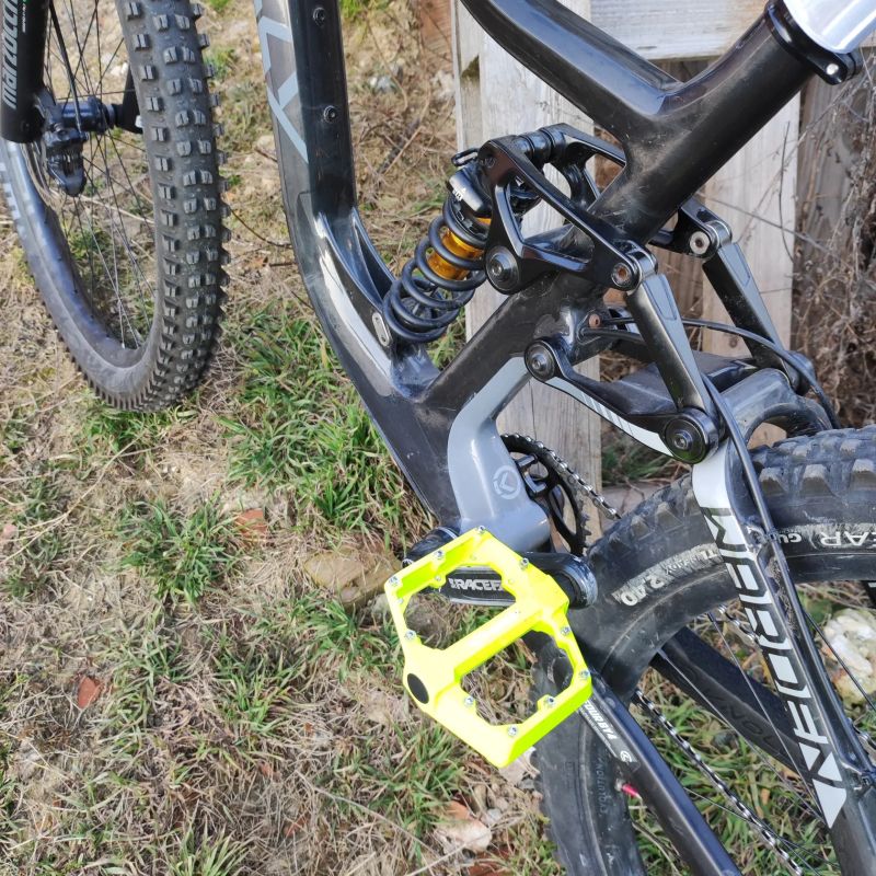 Knolly Warden 4byfour karbonové celoodpružené kolo enduro 