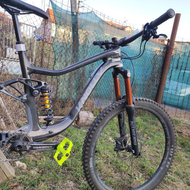 Knolly Warden 4byfour karbonové celoodpružené kolo enduro 