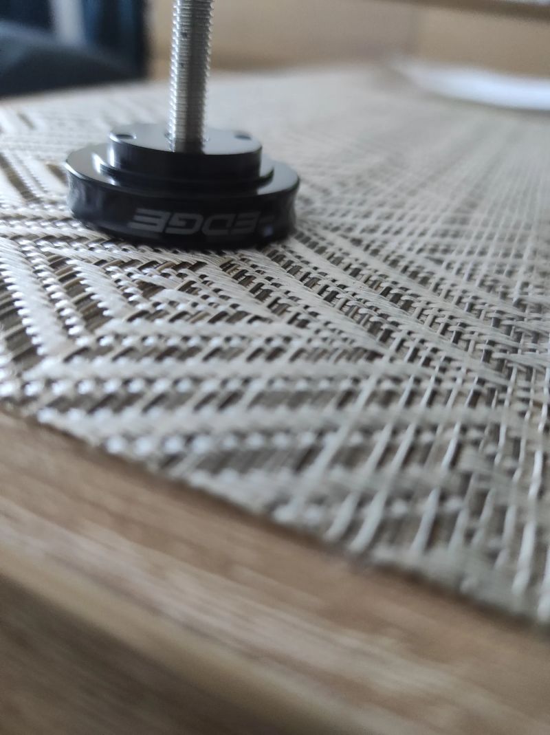 Prodám držák na Garmin k-edge 