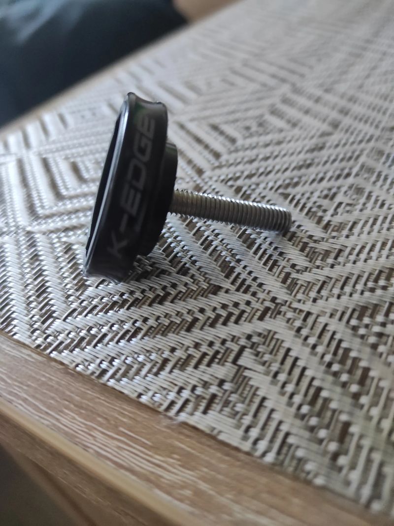 Prodám držák na Garmin k-edge 