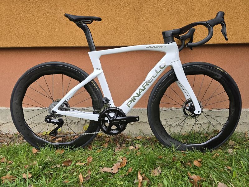 Pinarello dogma F 2025