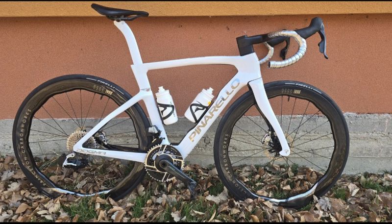 Pinarello dogma F 2025