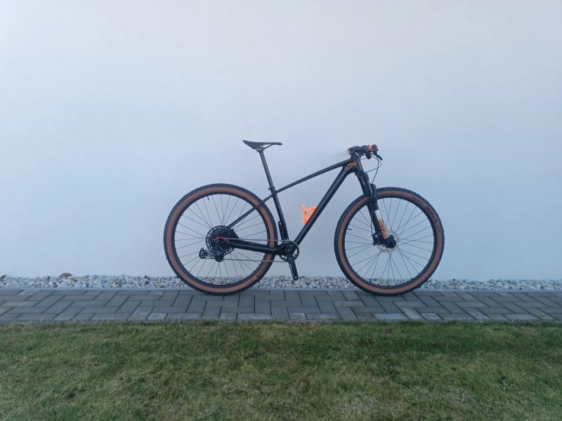 Prodám karbonové horské kolo 29"