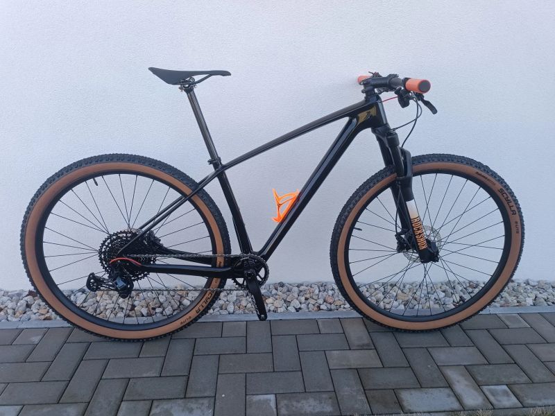 Prodám karbonové horské kolo 29"