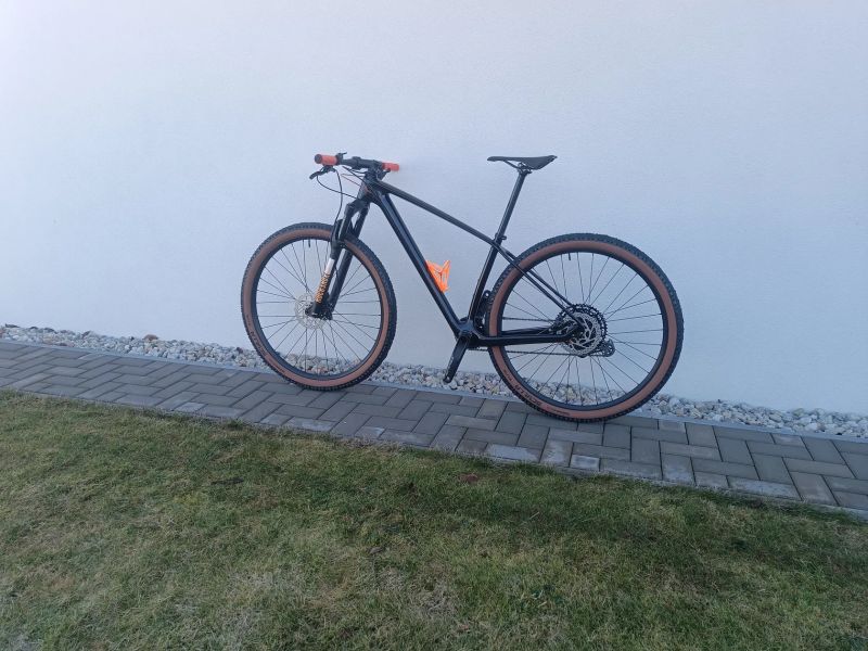 Prodám karbonové horské kolo 29"