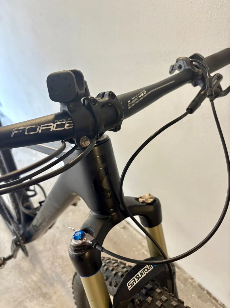 Skvělé karbonové ultra lehké závodní kolo, 29",M rám s teleskop.sedlovkou