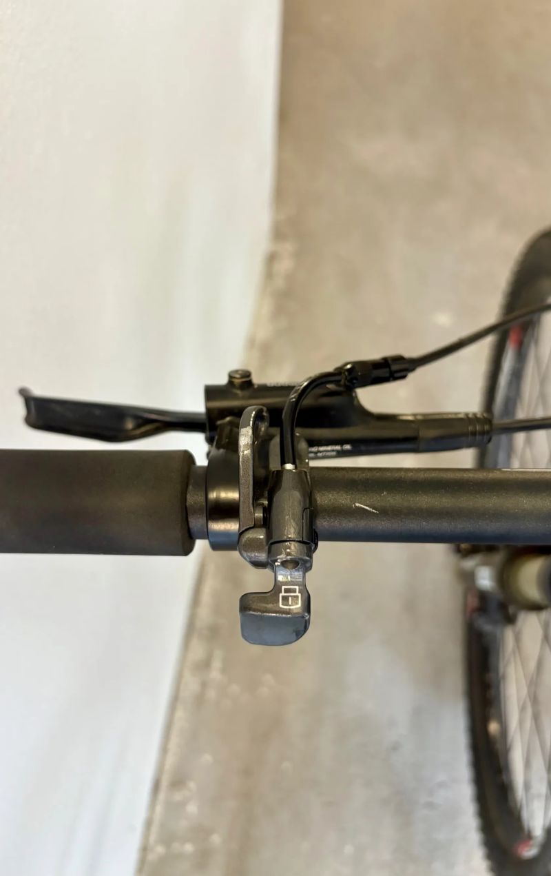 Skvělé karbonové ultra lehké závodní kolo, 29",M rám s teleskop.sedlovkou