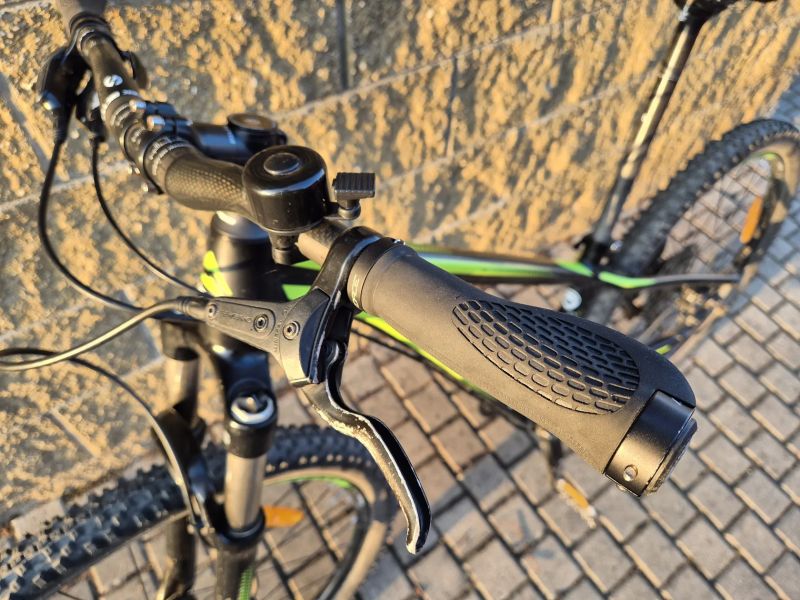 Merida Matts J.Team - závodní juniorské 26" kolo (včetně helmy)