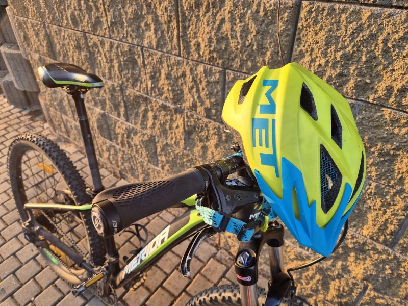 Merida Matts J.Team - závodní juniorské 26" kolo (včetně helmy)